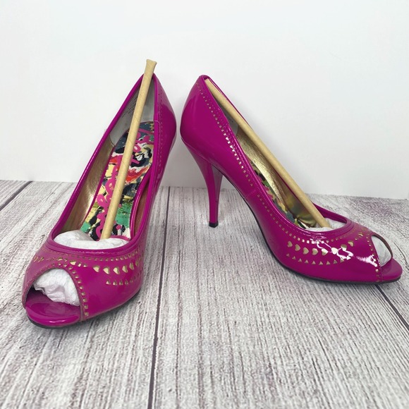 Shoes - Betseyville‎ Magenta Pink Pumps Peep Toe Gold Cutout Hearts Womens Sz 7.5M NEW